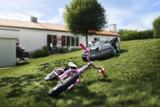 Mähroboter für Hanglage: Auf diese Funktionen kommt es an