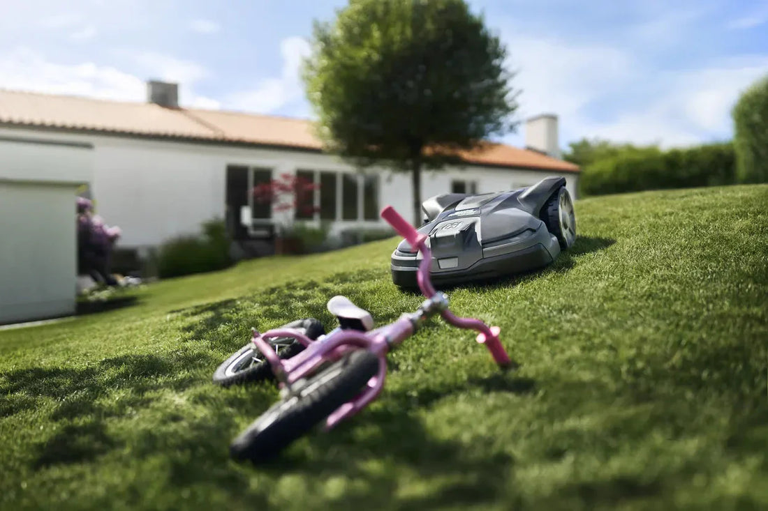Mähroboter für Hanglage: Auf diese Funktionen kommt es an